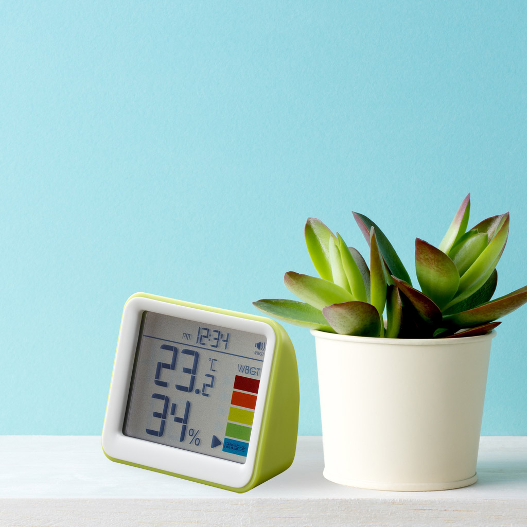 時計付き置き型デジタル温湿度計 グリーン｜YAZAWA CORPORATION