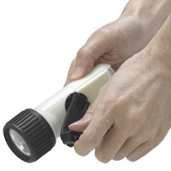 暗闇でも見つけやすい手回し充電LEDライト｜YAZAWA CORPORATION